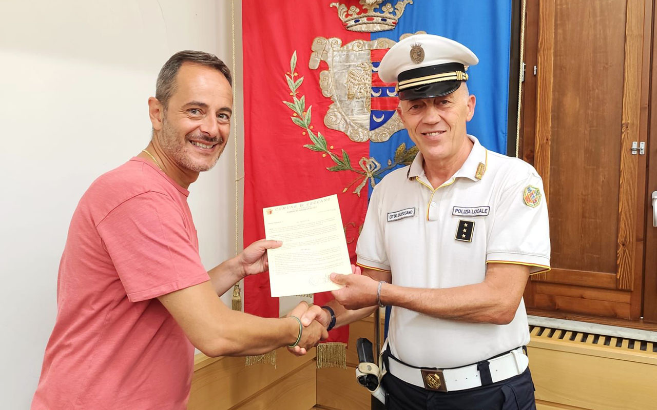 Il sindaco Querqui con il nuovo vicecomandante Pizzuti copia