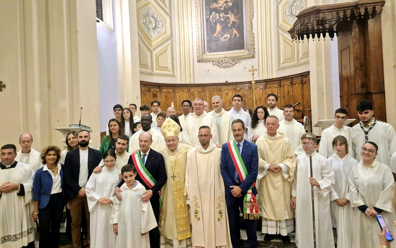 Ingresso del nuovo parroco e del nuovo vicario dell'Unità pastorale del centro () copia