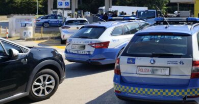 Anagni, fermati due minivan di ultras del Lecce sull’A1: sequestrate sei mazze artigianali