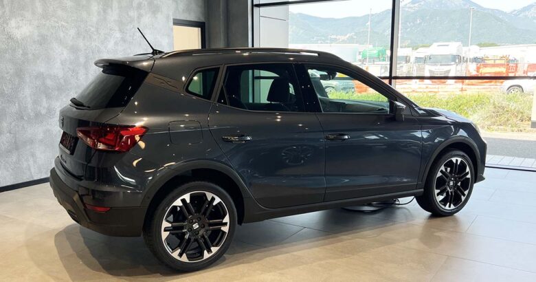 Seat Arona - Nuova SEAT Arona cambia faccia: più tecnologia e un look decisamente più maturo