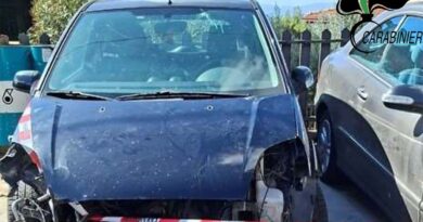Frosinone: rifiuti pericolosi e quattro veicoli fuori uso in un'autofficina, denunciato il titolare
