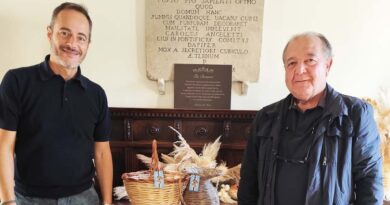 Ceccano, l'arte dell'intreccio di Antonio Massa: due cesti artigianali in dono al sindaco Querqui