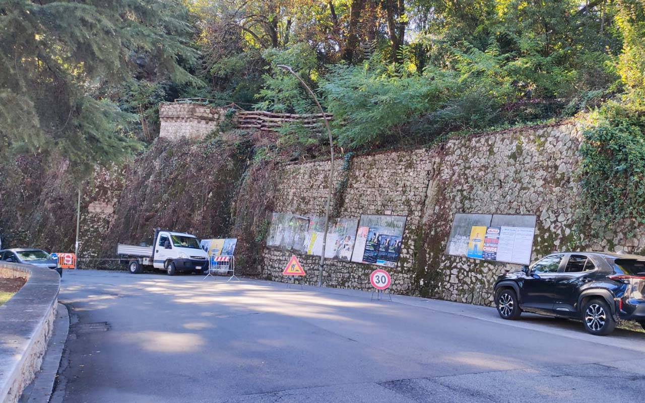 Muraglione del Parco di Castel Sindici () copia