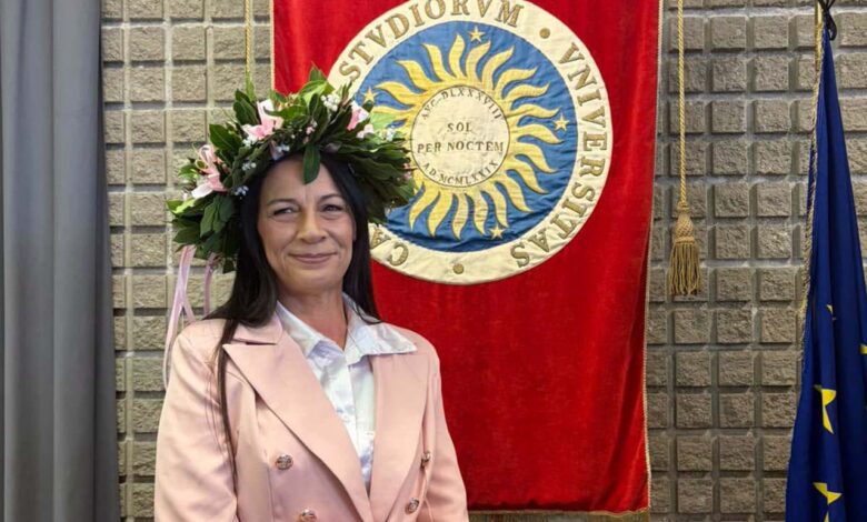 Unicas Laureata copia